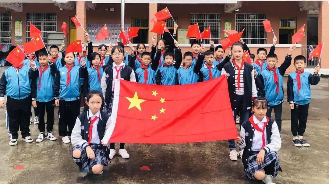 厦门市医药领域腐败问题集中整治活动职务犯罪第一案一审开庭